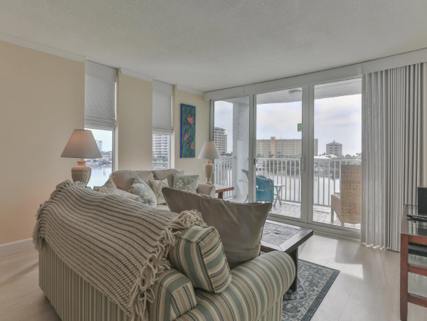 Spacious Condo with 2 Bedrooms in Destin