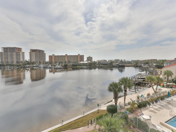 Spacious Condo with 2 Bedrooms in Destin