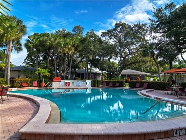 Siesta Key Walk to Beach Three Bedroom Rental Home