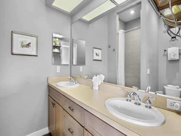Anna Maria Island Beachfront Condo - Luxury Vacation Rental
