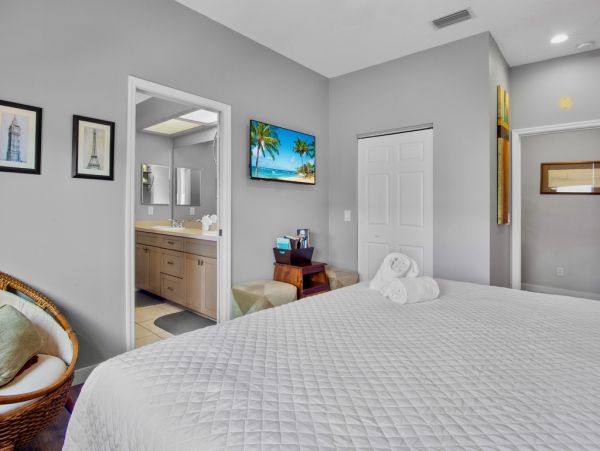 Anna Maria Island Beachfront Condo - Luxury Vacation Rental