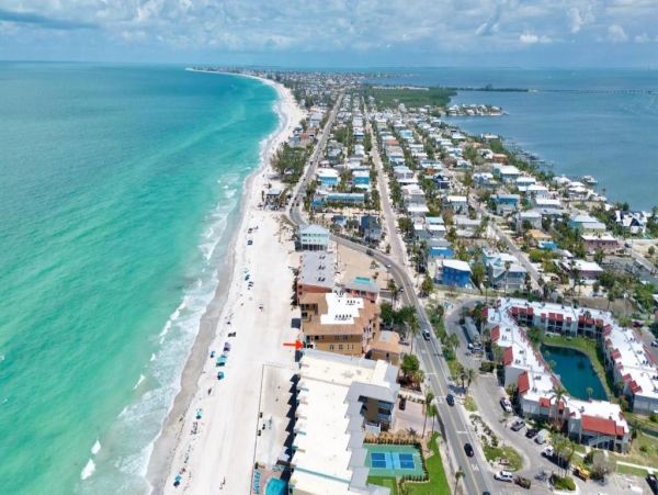 Oceanfront Three Bedroom Condo in Bradenton Beach