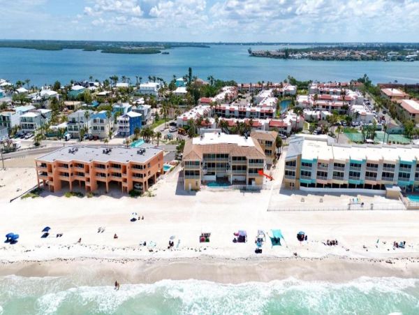 Oceanfront Three Bedroom Condo in Bradenton Beach