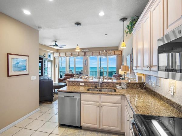 Oceanfront Three Bedroom Condo in Bradenton Beach