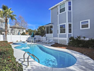 Destin Four Bedroom Walk to Beach Vacation Home with Pool Destin Four Bedroom Walk to Beach Vacation Home with Pool