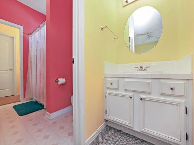 Destin Four Bedroom Walk to Beach Vacation Home with Pool Destin Four Bedroom Walk to Beach Vacation Home with Pool