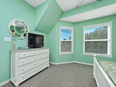 Destin Four Bedroom Walk to Beach Vacation Home with Pool Destin Four Bedroom Walk to Beach Vacation Home with Pool