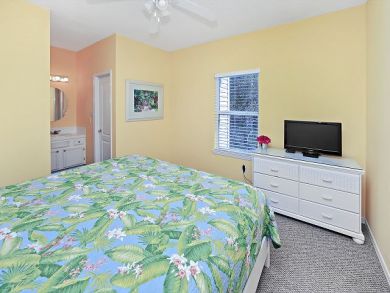 Destin Four Bedroom Walk to Beach Vacation Home with Pool Destin Four Bedroom Walk to Beach Vacation Home with Pool
