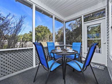 Destin Four Bedroom Walk to Beach Vacation Home with Pool Destin Four Bedroom Walk to Beach Vacation Home with Pool