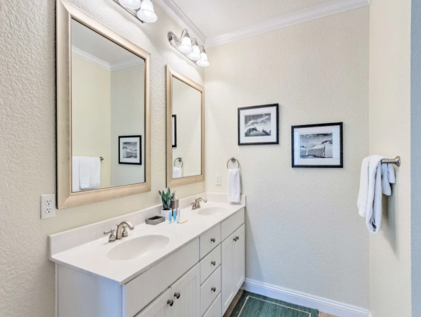Gated Community with Pool & Spa 3 Bedroom Home in Destin