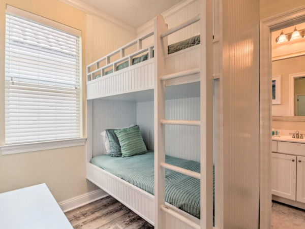 Gated Community with Pool & Spa 3 Bedroom Home in Destin