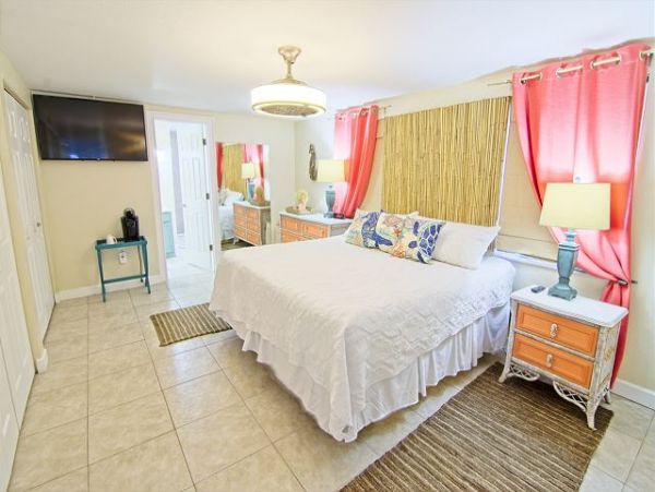 Bradenton Beach Three Bedroom Vacation Pool Home