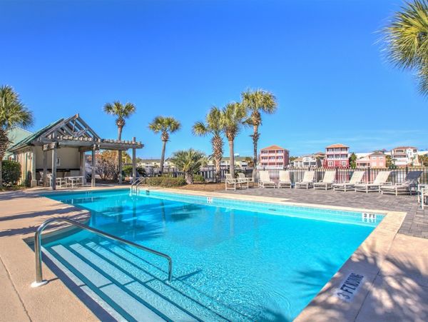 Destin Luxury Vacation Accommodation on Beach