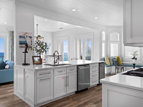 Destin Luxury Vacation Accommodation on Beach