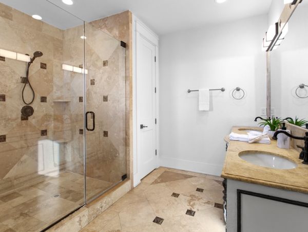 Destin Luxury Vacation Accommodation on Beach