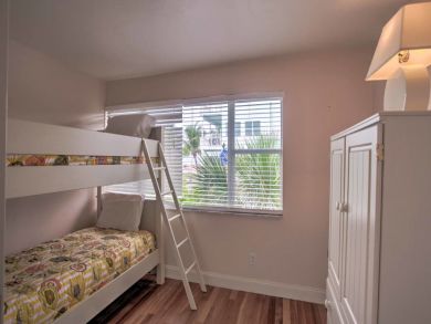 Fort Myers Home 933440