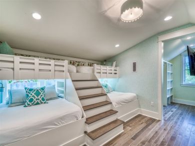 Lovely Six Bedroom Vacation Home in Santa Rosa Beach Lovely Six Bedroom Vacation Home in Santa Rosa Beach