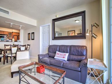 Hollywood Home 933482