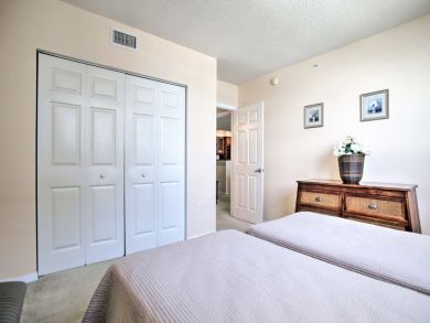 Hollywood Home 933482