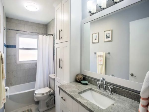 Naples Three Bedroom Rental Home with Caged Pool