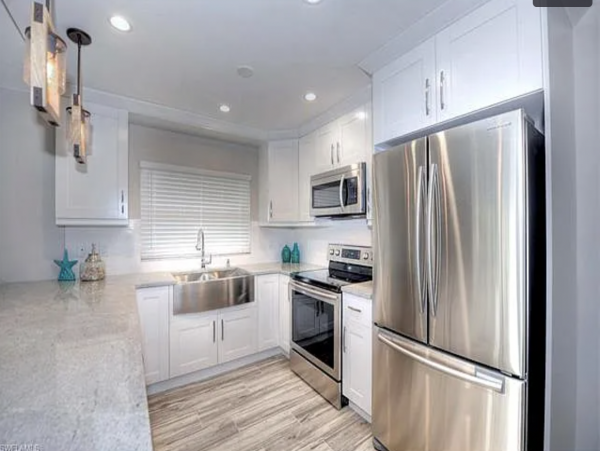 Naples Three Bedroom Rental Home with Caged Pool