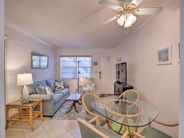 Vacation Rental Condo in Naples with Pool & Close to Beach