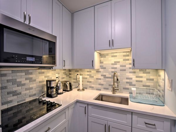 Vacation Rental Condo in Naples with Pool & Close to Beach