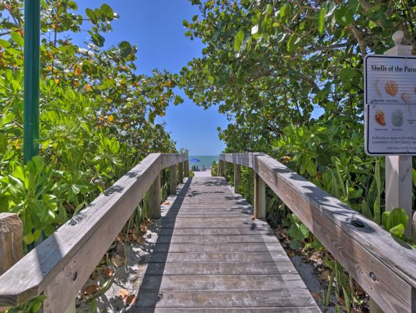 Vacation Rental Condo in Naples with Pool & Close to Beach