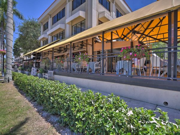 Vacation Rental Condo in Naples with Pool & Close to Beach
