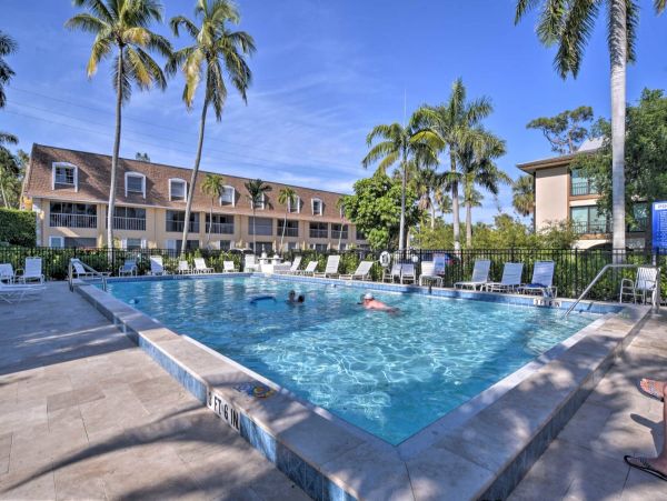 Vacation Rental Condo in Naples with Pool & Close to Beach