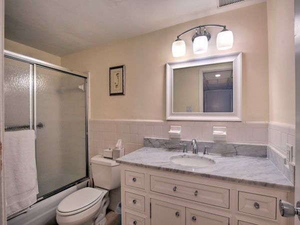 Vacation Rental Condo in Naples with Pool & Close to Beach