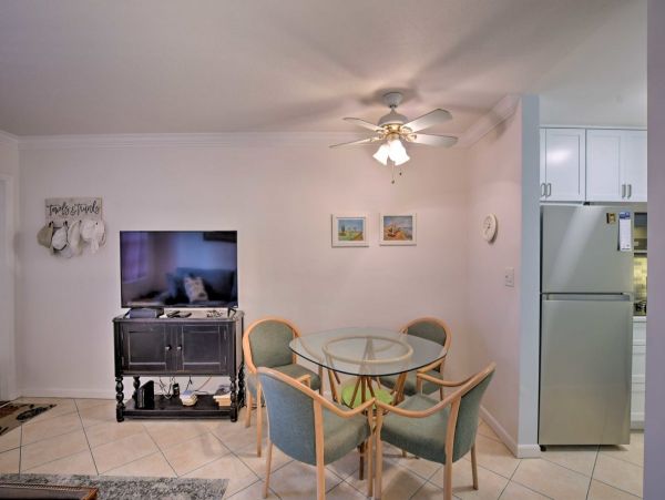 Vacation Rental Condo in Naples with Pool & Close to Beach
