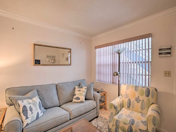 Vacation Rental Condo in Naples with Pool & Close to Beach