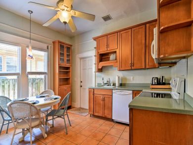 St. Petersburg Home 933582