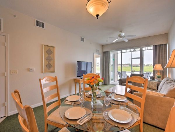 Naples Vacation Condo with Pool Tennis Courts & Golf