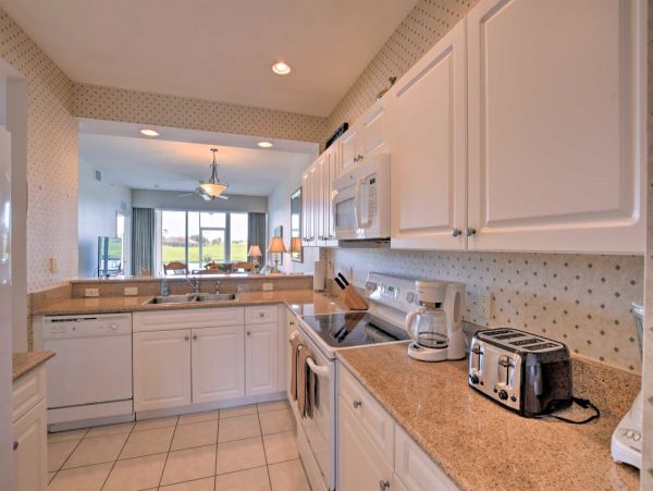 Naples Vacation Condo with Pool Tennis Courts & Golf
