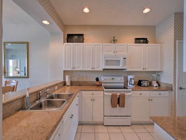 Naples Vacation Condo with Pool Tennis Courts & Golf