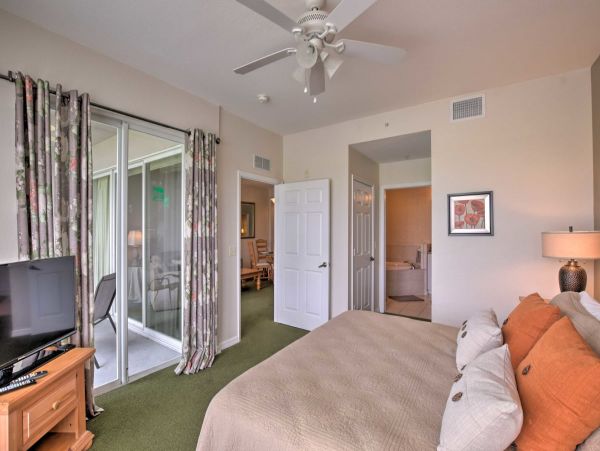 Naples Vacation Condo with Pool Tennis Courts & Golf