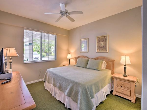Naples Vacation Condo with Pool Tennis Courts & Golf