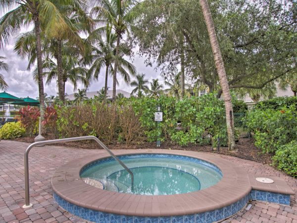 Naples Vacation Condo with Pool Tennis Courts & Golf