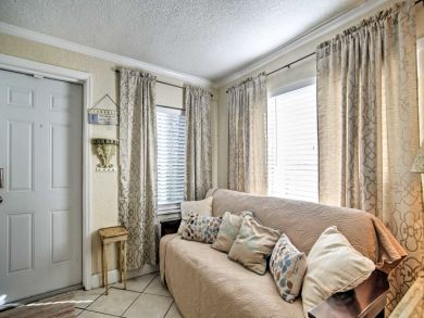Hollywood Home 933585