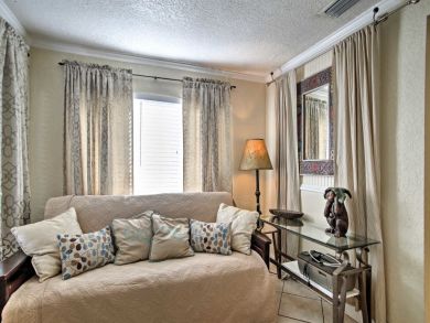Hollywood Home 933585