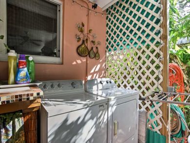 Hollywood Home 933585