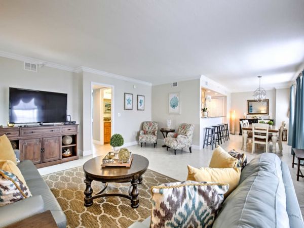 Experience Clearwater Beach Bliss in this Charming Condo