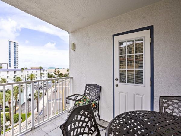 Experience Clearwater Beach Bliss in this Charming Condo