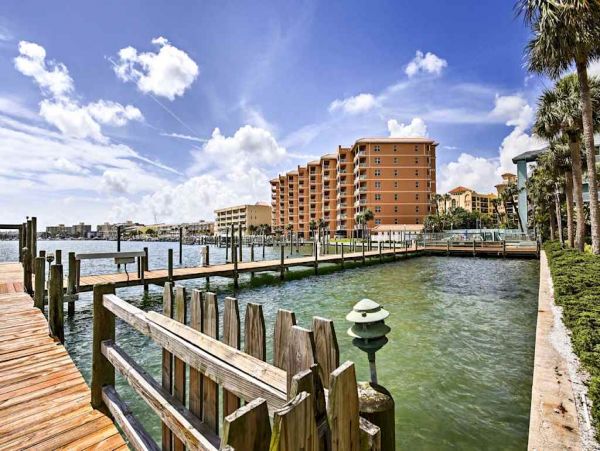 Experience Clearwater Beach Bliss in this Charming Condo