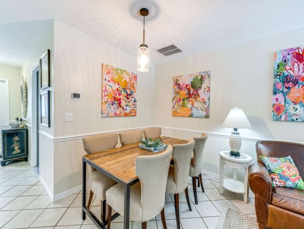 Venice Two Bedroom Luxury Retreat with Caged Pool
