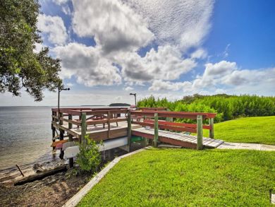 St. Petersburg Home 933684
