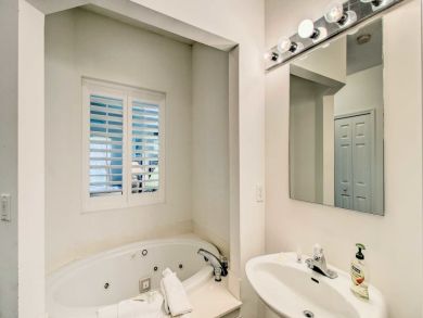 Jensen Beach Home 933702 Jensen Beach Home 933702
