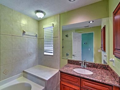 Tampa Home 933740